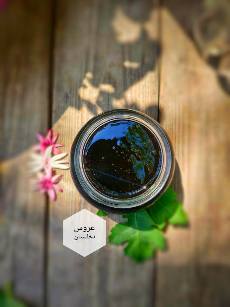 شیره خرما تهیه شده به روش چکه‌ای و طبیعی