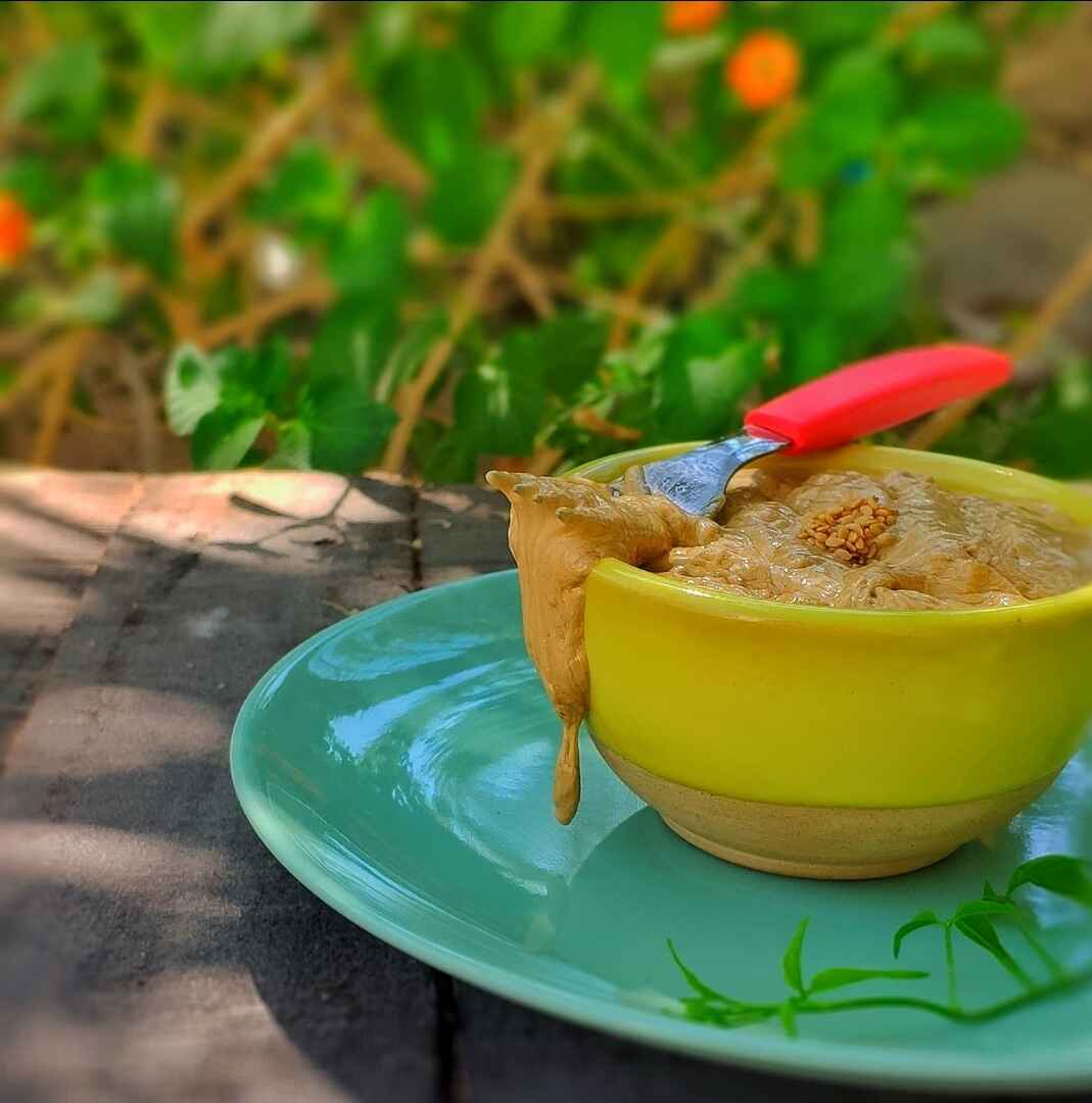 تهیه شده از شیره خرما و ارده محلی